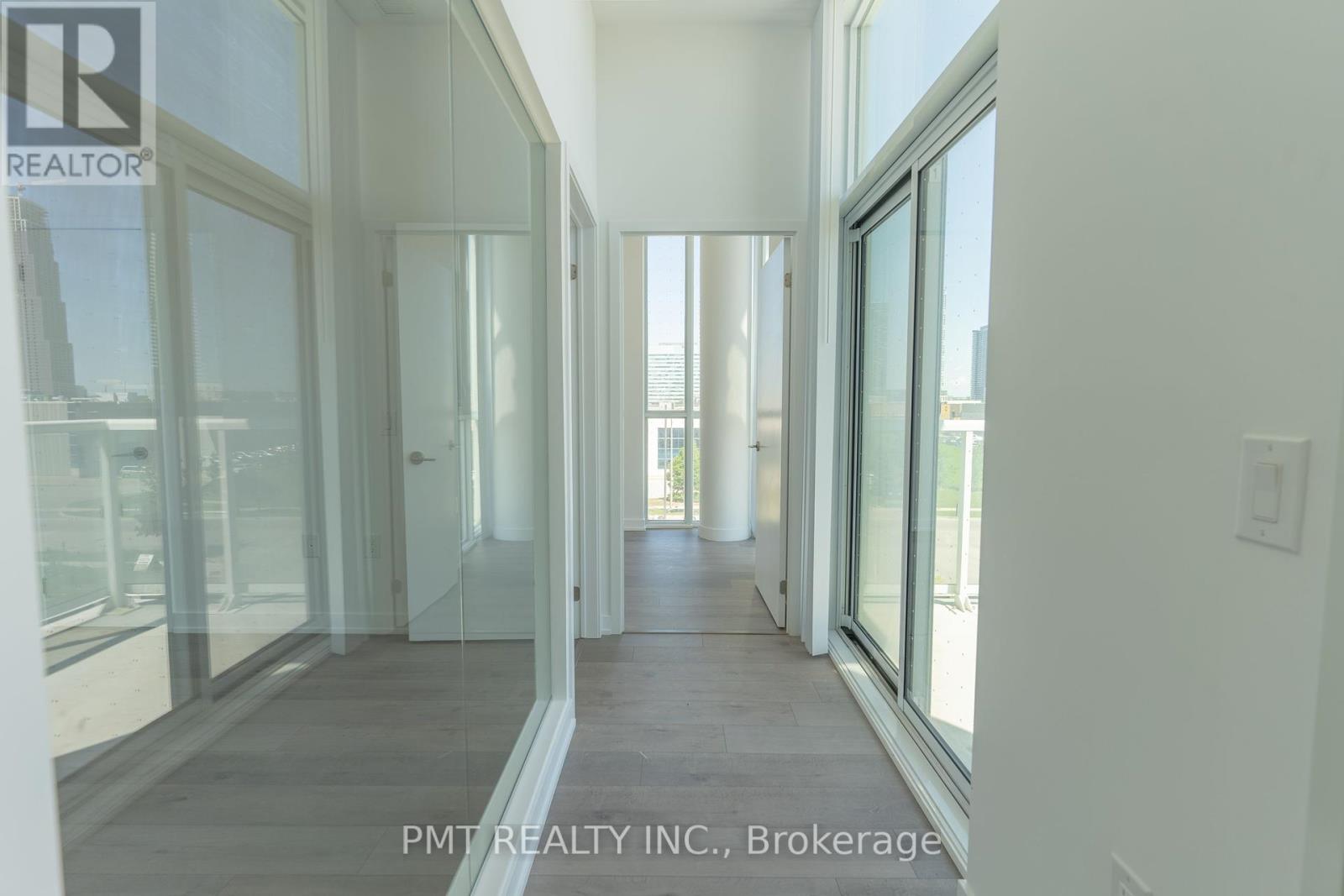 309 - 60 Honeycrisp Crescent, Vaughan, Ontario  L4K 0N5 - Photo 5 - N12147557
