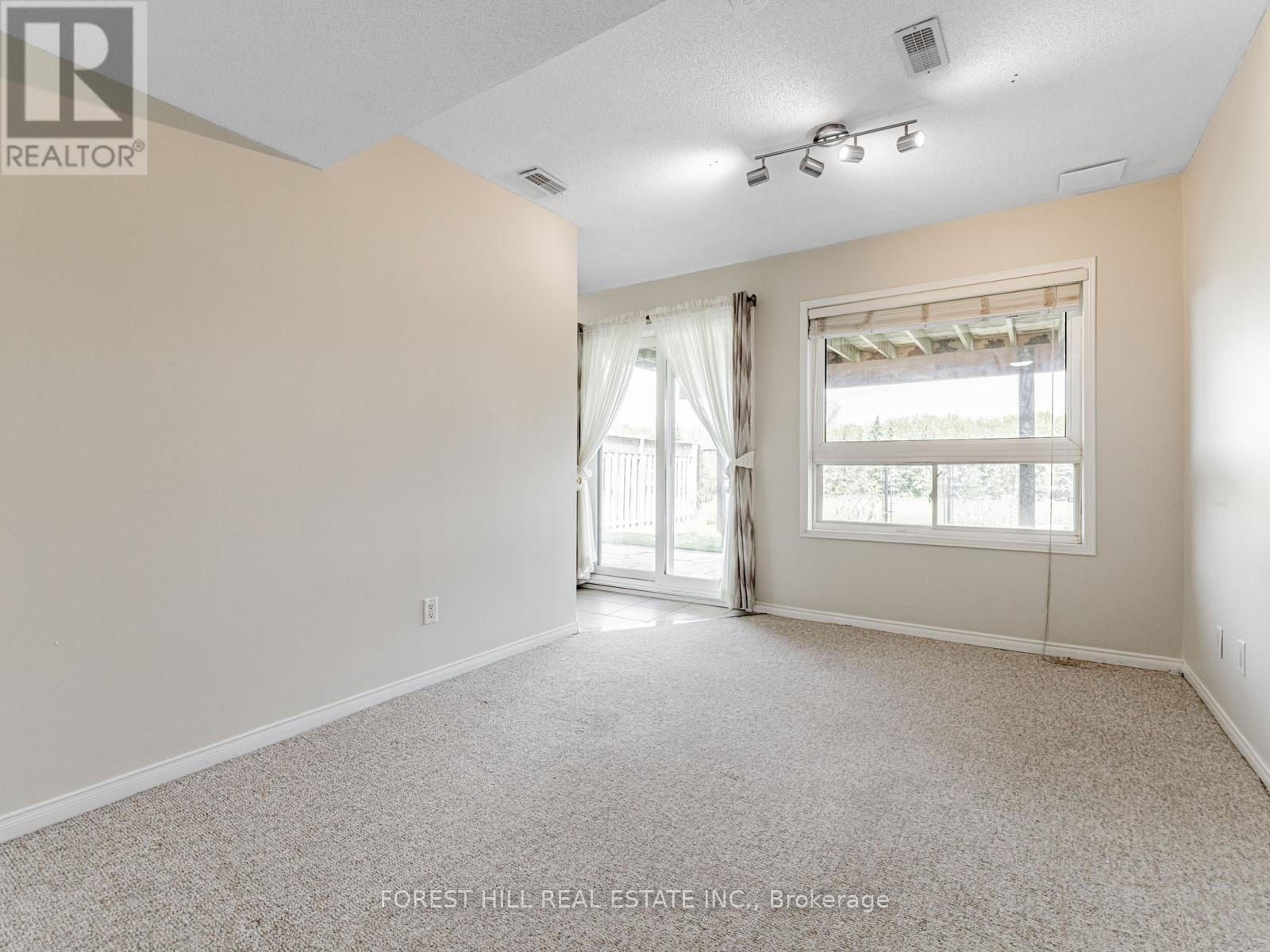 614 Mcbean Avenue N, Newmarket (Stonehaven-Wyndham), Ontario  L3X 2L5 - Photo 37 - N12147560