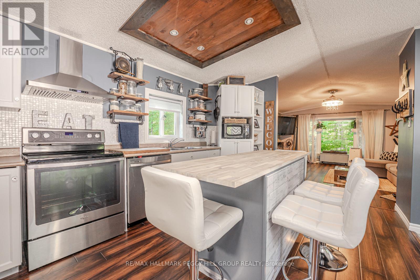 7498 Island Crescent, Ramara, Ontario  L0K 2B0 - Photo 3 - S12147511