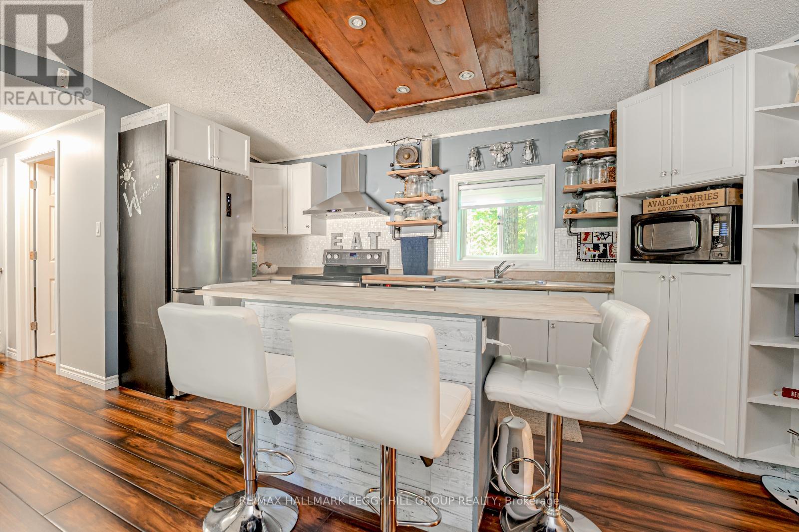7498 Island Crescent, Ramara, Ontario  L0K 2B0 - Photo 4 - S12147511