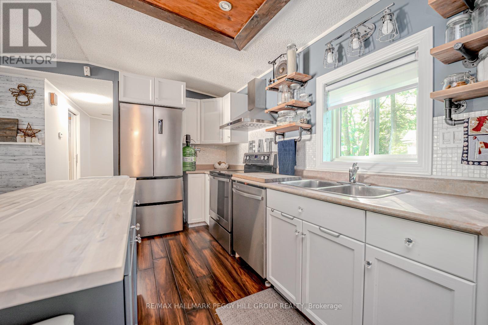 7498 Island Crescent, Ramara, Ontario  L0K 2B0 - Photo 5 - S12147511