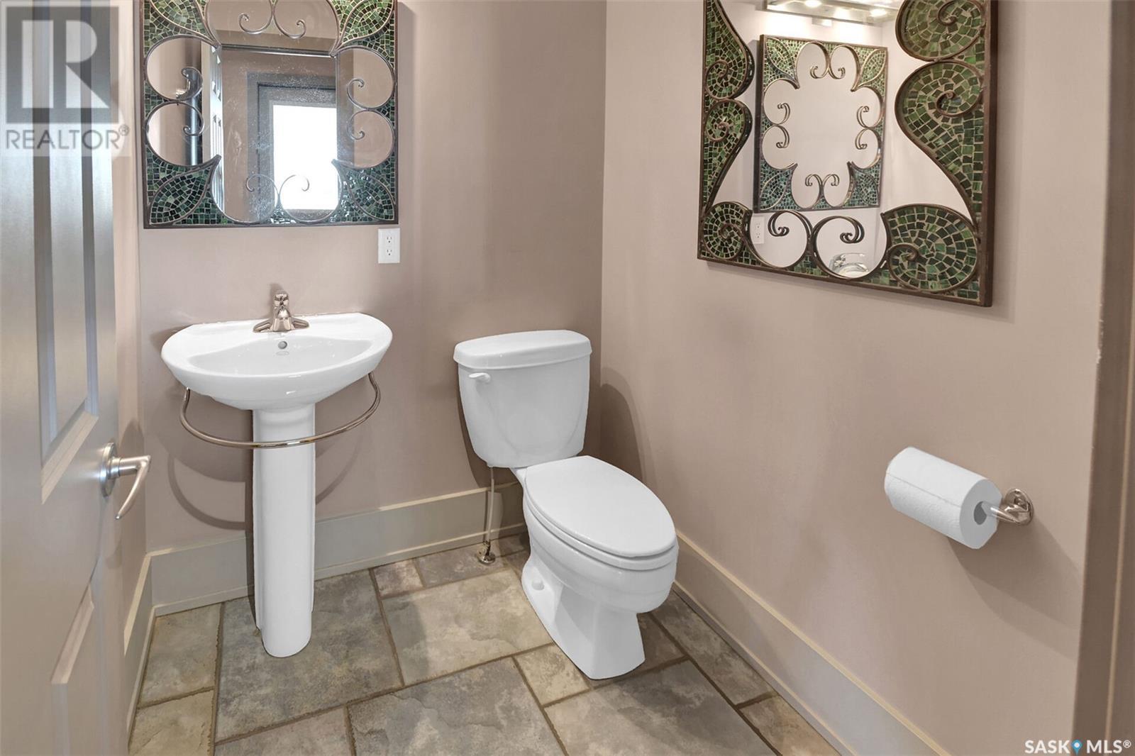 Private Country Living At The City's Edge, Corman Park Rm No. 344, Saskatchewan  S7K 3J8 - Photo 6 - SK999049