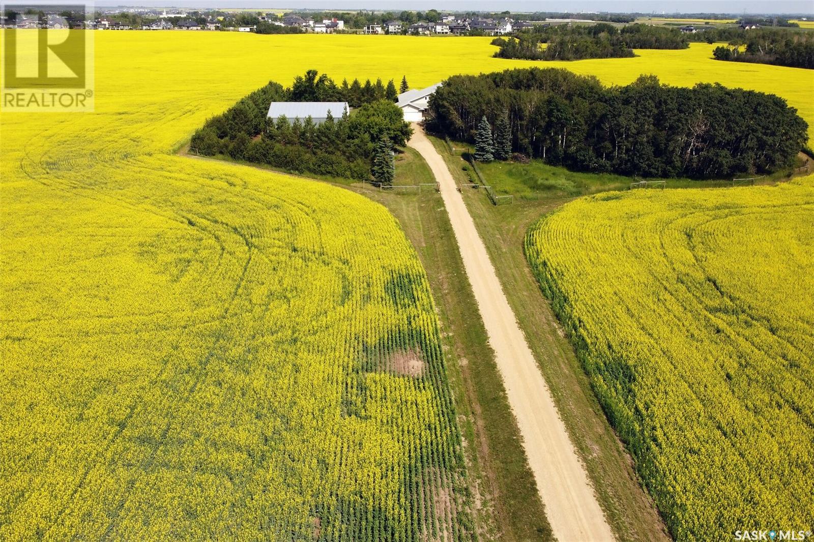 Private Country Living At The City's Edge, Corman Park Rm No. 344, Saskatchewan  S7K 3J8 - Photo 3 - SK999049