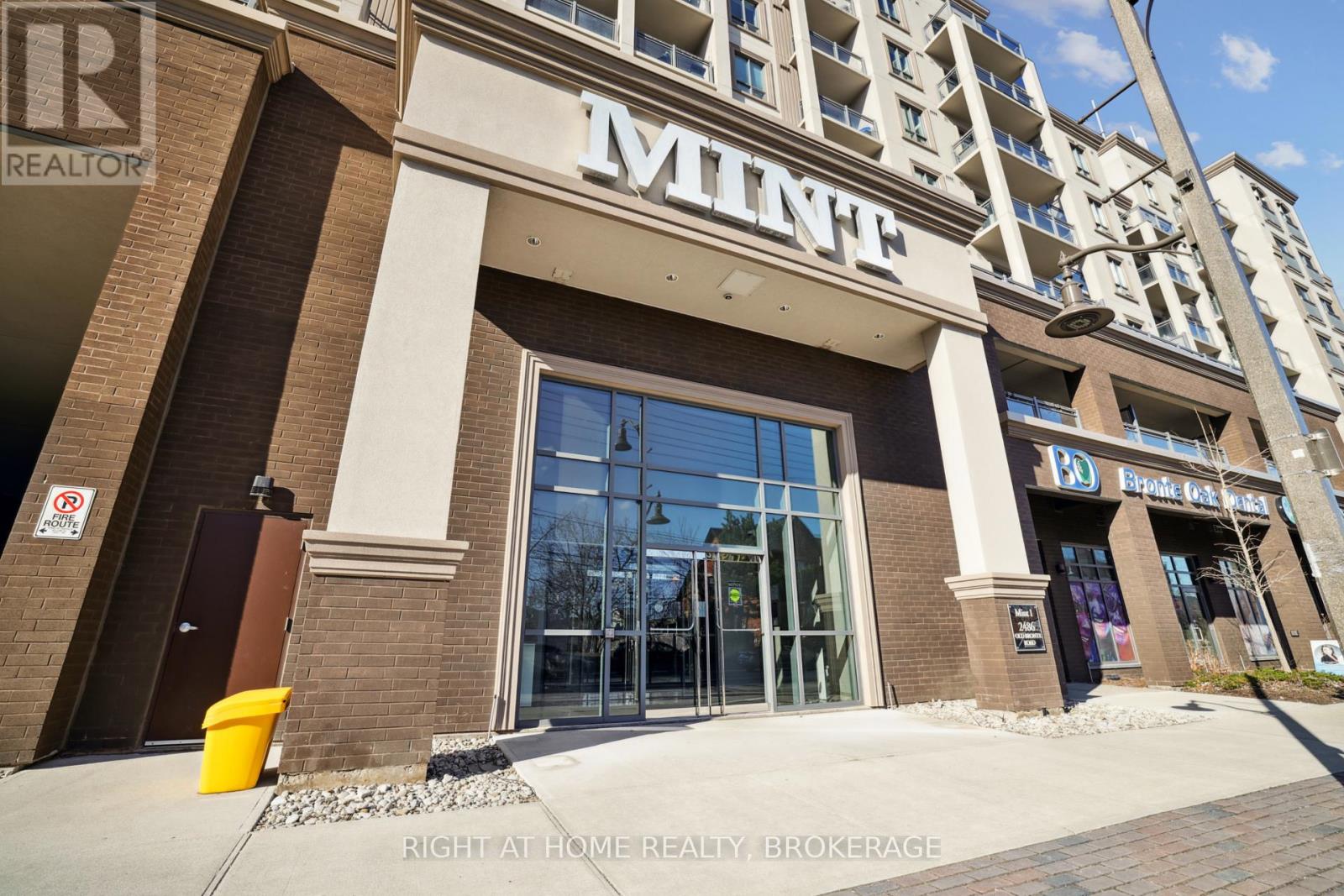 815 - 2486 Old Bronte Road, Oakville, Ontario  L6M 4J2 - Photo 4 - W12147305
