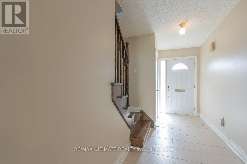 717 Carrying Place, Mississauga, Ontario  L5C 3W6 - Photo 11 - W12147327