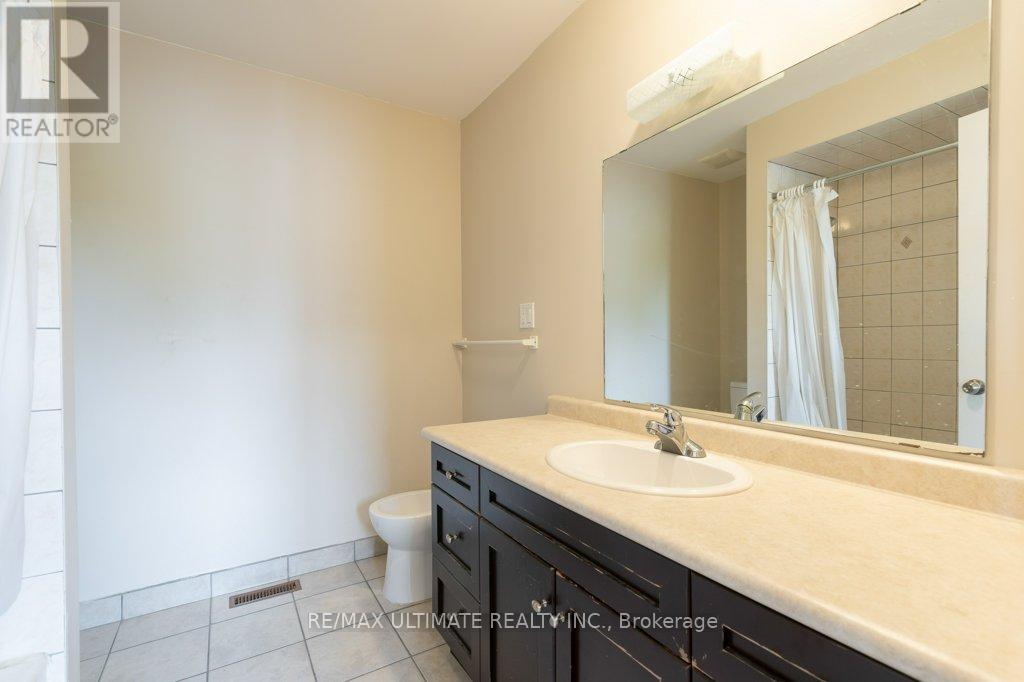 717 Carrying Place, Mississauga, Ontario  L5C 3W6 - Photo 21 - W12147327