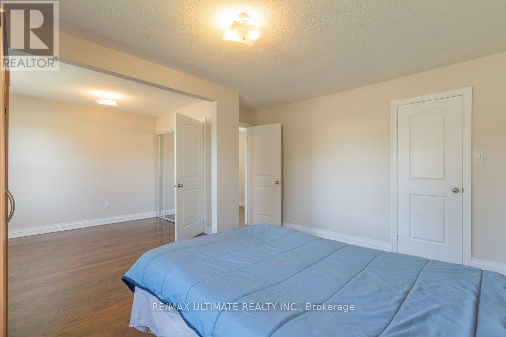 717 Carrying Place, Mississauga, Ontario  L5C 3W6 - Photo 24 - W12147327