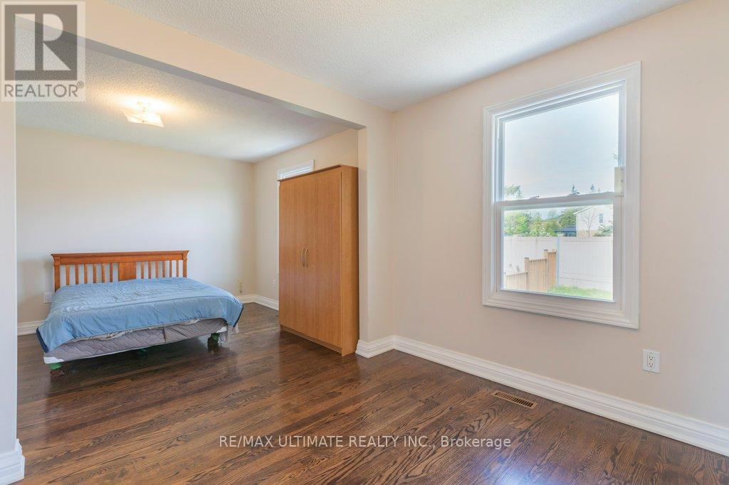 717 Carrying Place, Mississauga, Ontario  L5C 3W6 - Photo 26 - W12147327