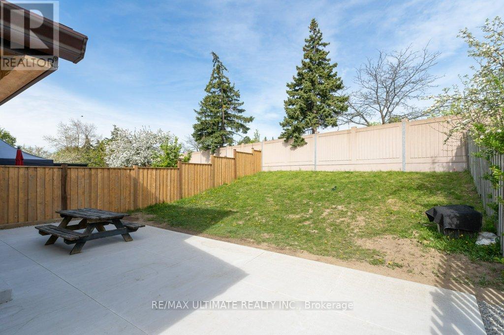 717 Carrying Place, Mississauga, Ontario  L5C 3W6 - Photo 37 - W12147327