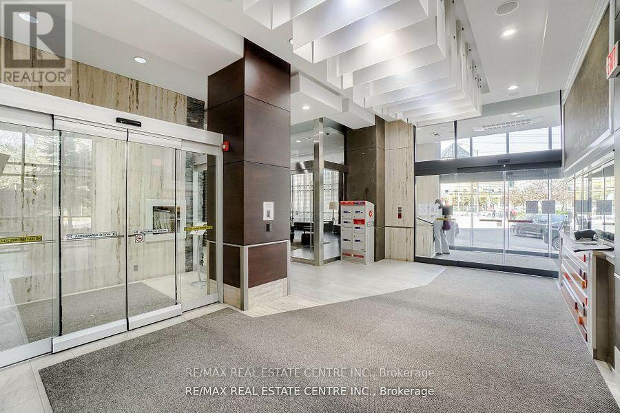 204 - 330 Burnhamthorpe Road, Mississauga, Ontario  L5B 0E1 - Photo 4 - W12147353