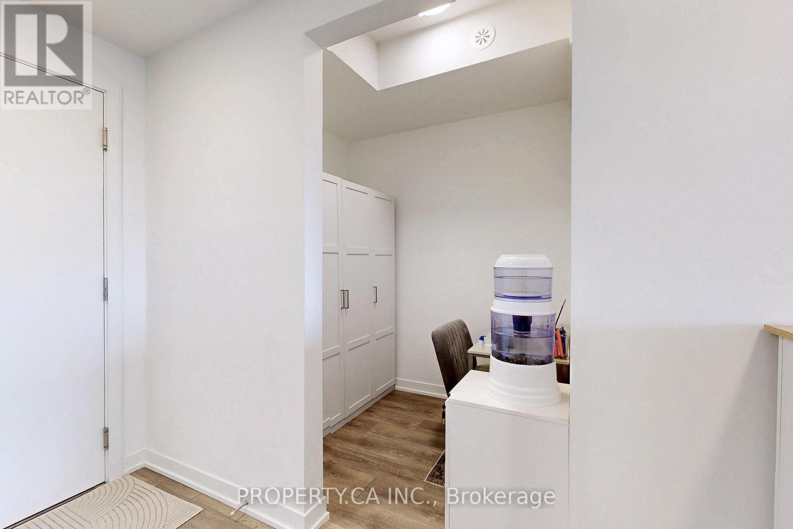 514 - 165 Canon Jackson Drive W, Toronto, Ontario  M6M 0C4 - Photo 8 - W12147361