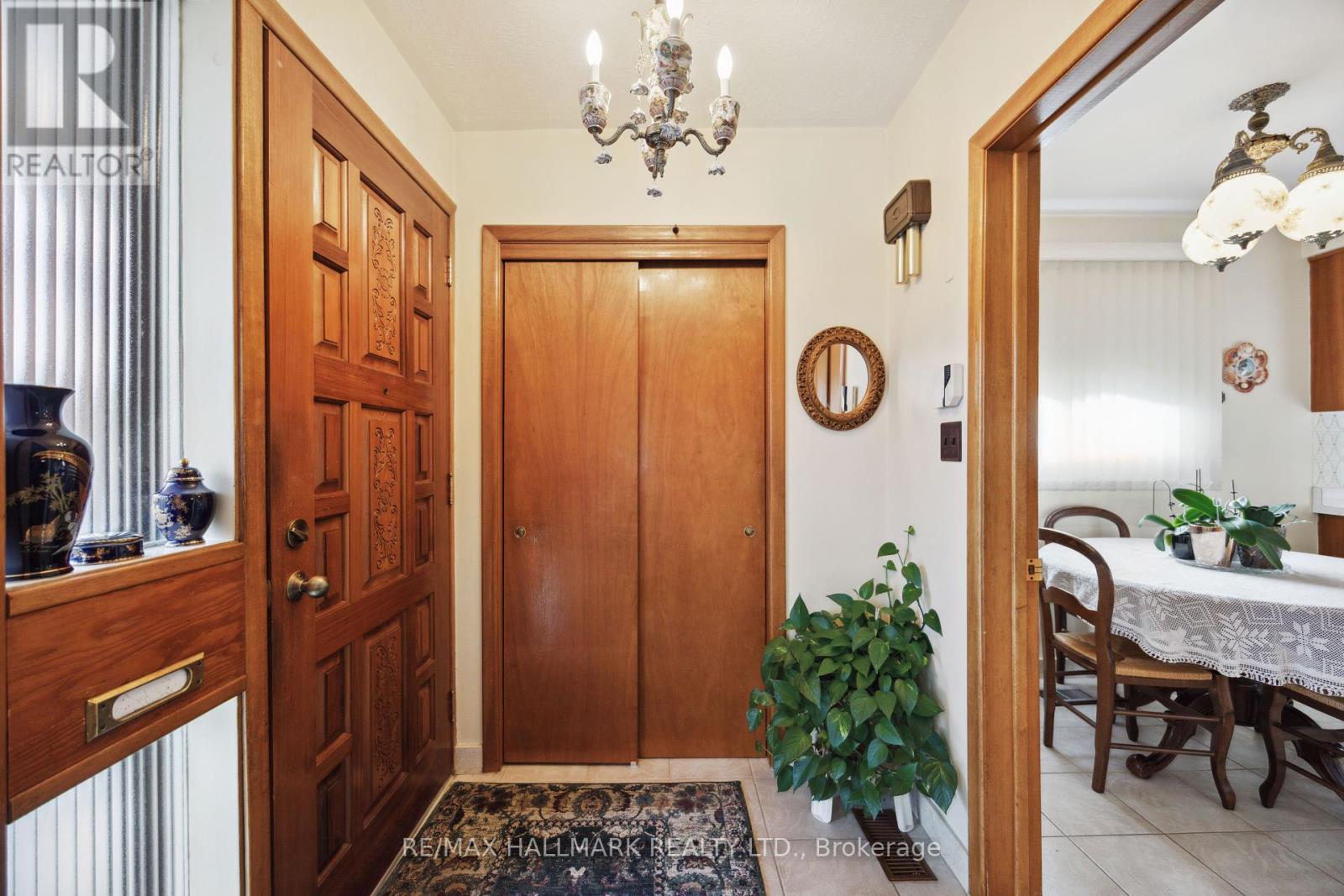 23 Lockington Court, Toronto, Ontario  M9M 2C4 - Photo 6 - W12147469