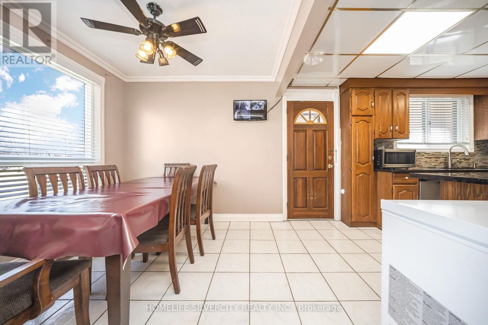 4 Benstrow Avenue, Toronto, Ontario  M9V 2Z6 - Photo 14 - W12147524