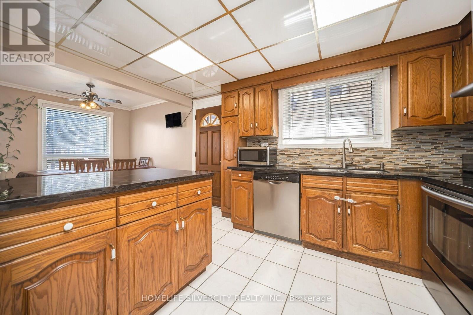 4 Benstrow Avenue, Toronto, Ontario  M9V 2Z6 - Photo 20 - W12147524