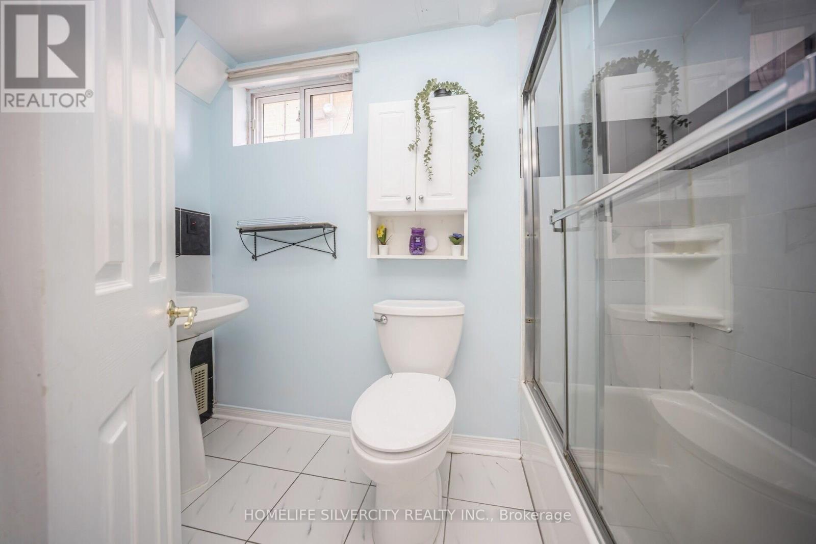 4 Benstrow Avenue, Toronto, Ontario  M9V 2Z6 - Photo 40 - W12147524