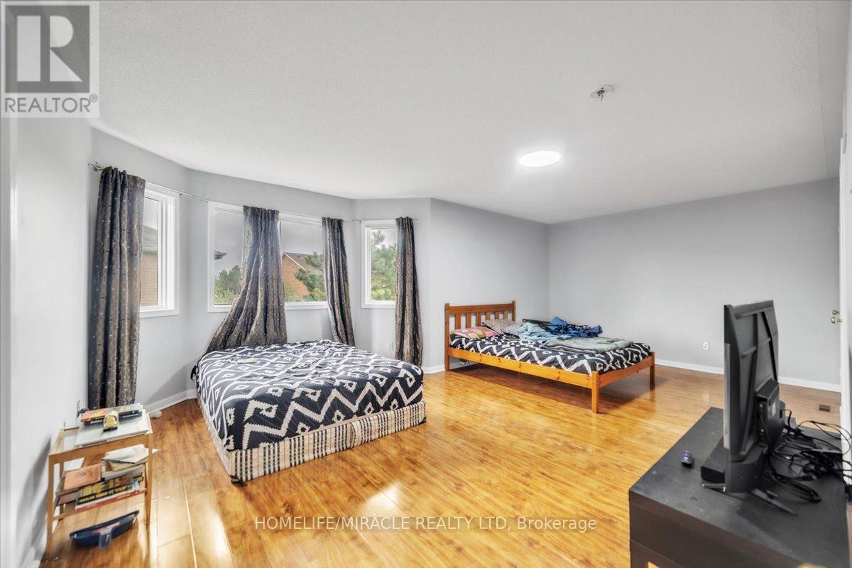 4 Peppertree Crescent, Brampton, Ontario  L6R 1N4 - Photo 24 - W12147548