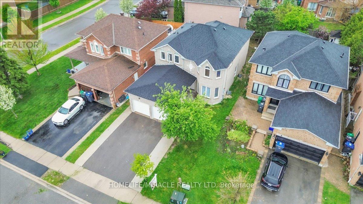 Property at 4 PEPPERTREE CRESCENT image 3