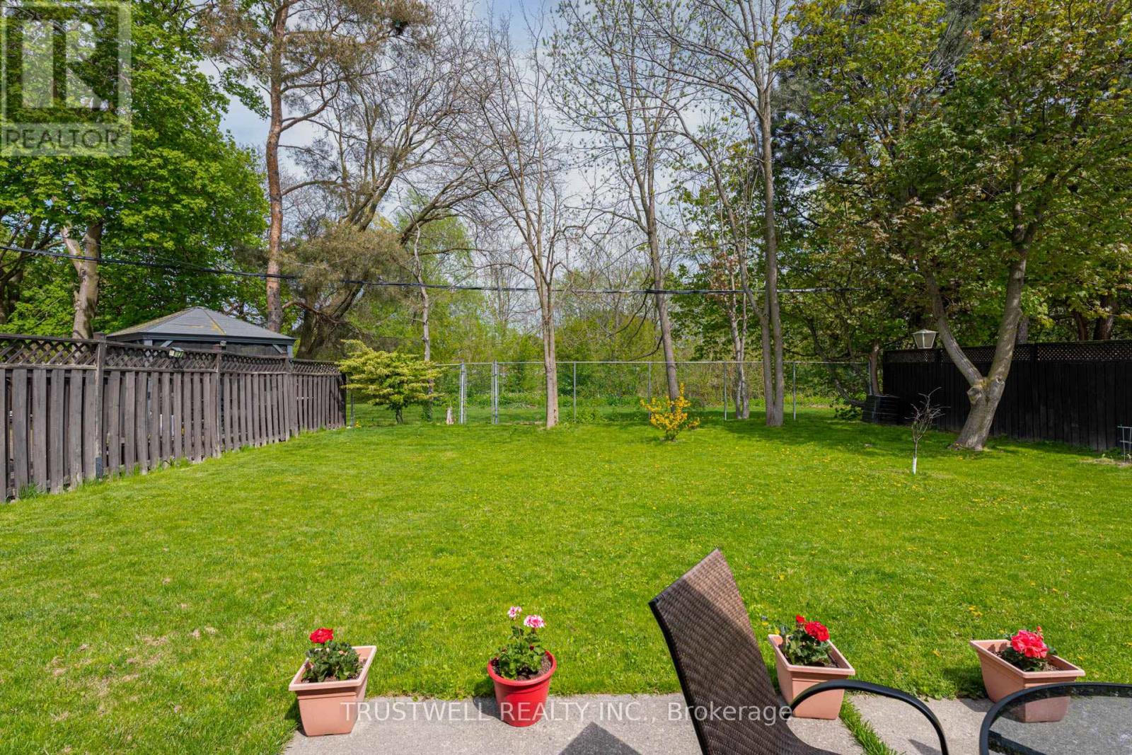 101 Wincott Drive, Toronto, Ontario  M9R 2P5 - Photo 10 - W12147553
