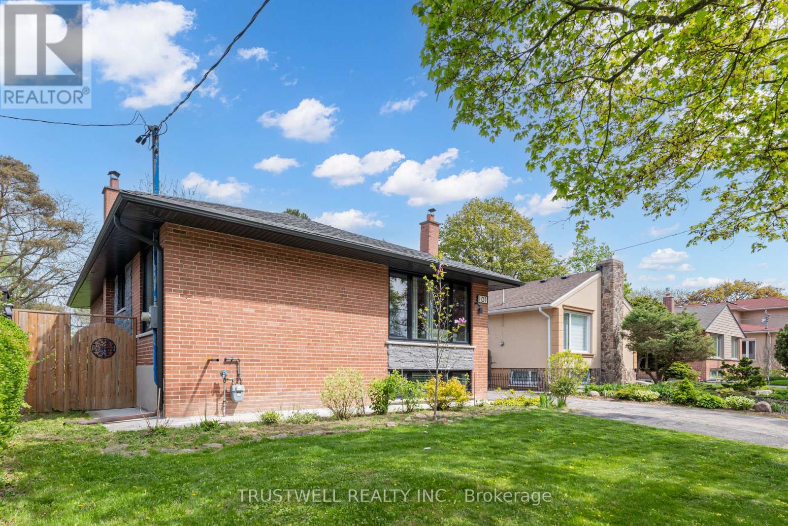 101 Wincott Drive, Toronto, Ontario  M9R 2P5 - Photo 12 - W12147553