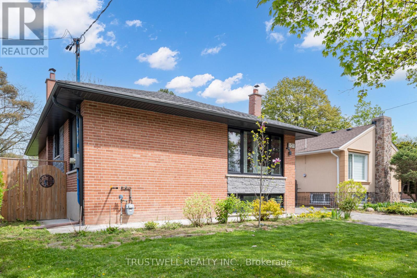 101 Wincott Drive, Toronto, Ontario  M9R 2P5 - Photo 3 - W12147553