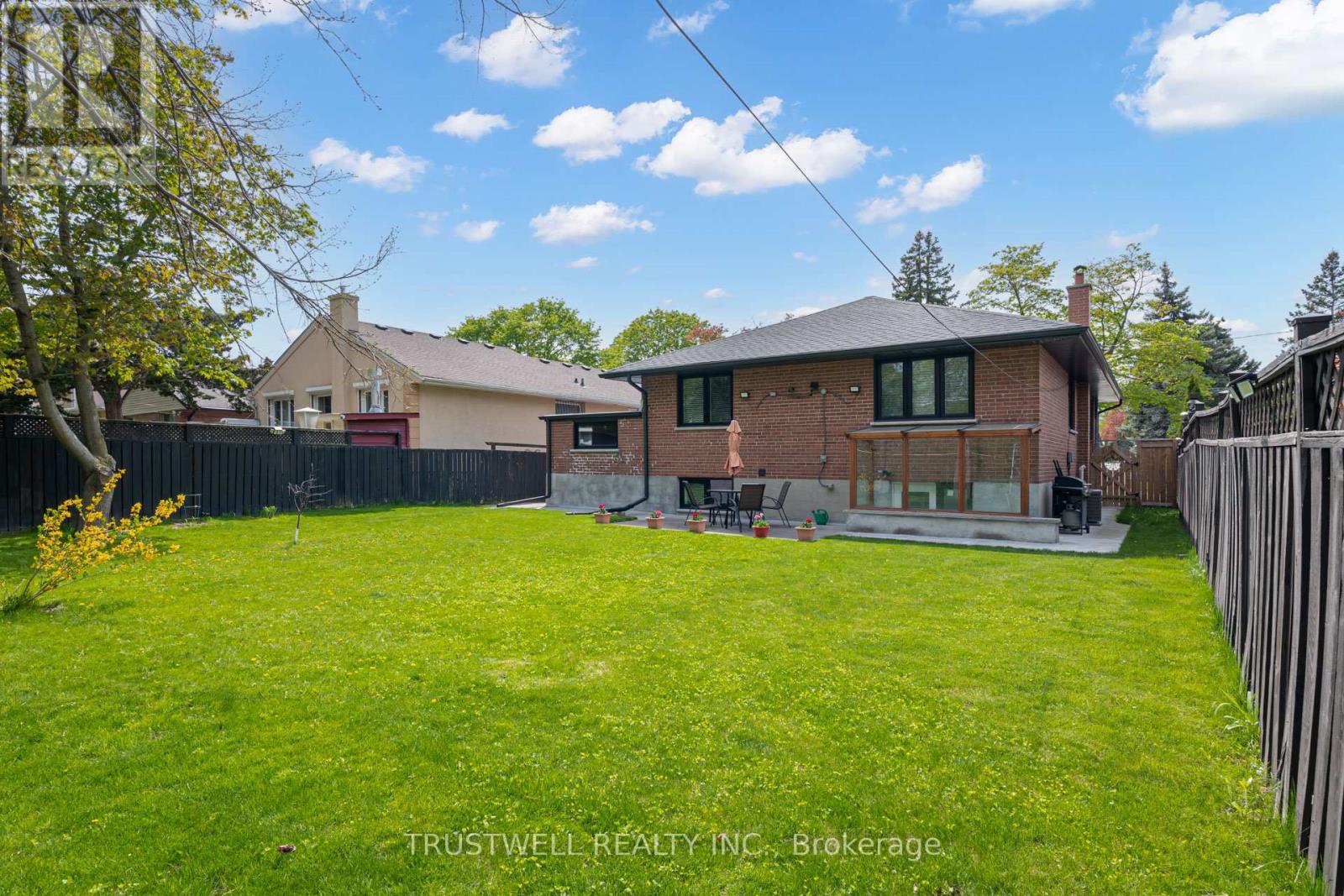 101 Wincott Drive, Toronto, Ontario  M9R 2P5 - Photo 5 - W12147553