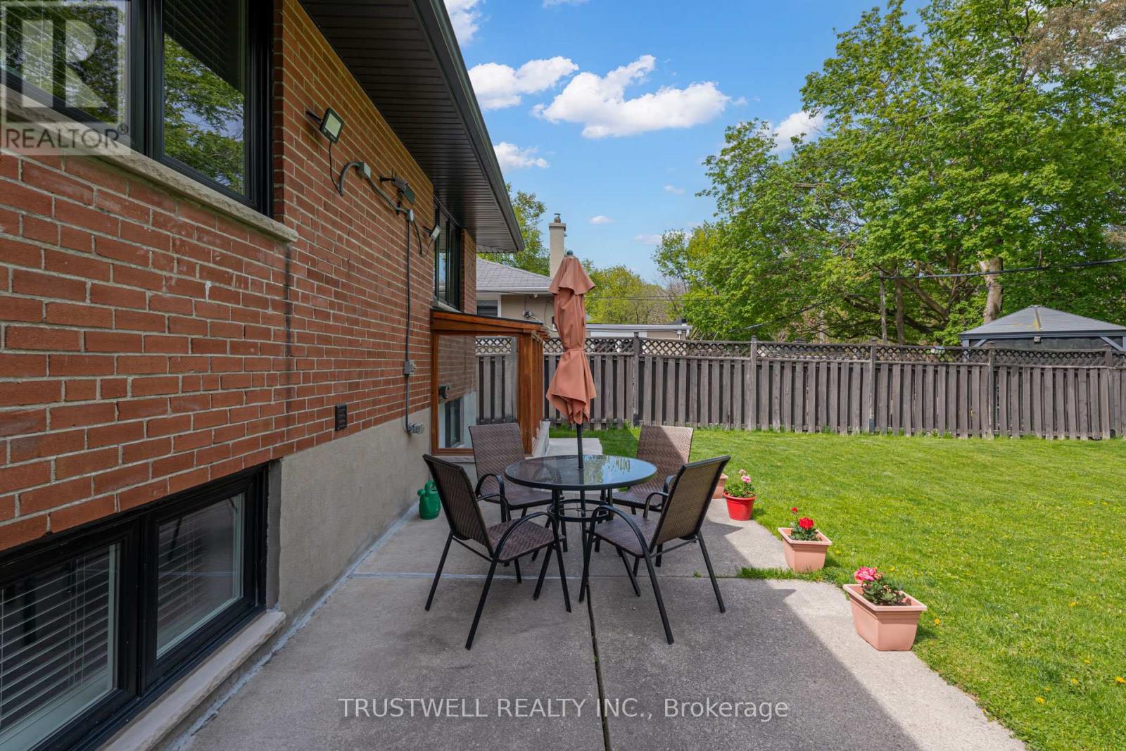 101 Wincott Drive, Toronto, Ontario  M9R 2P5 - Photo 7 - W12147553