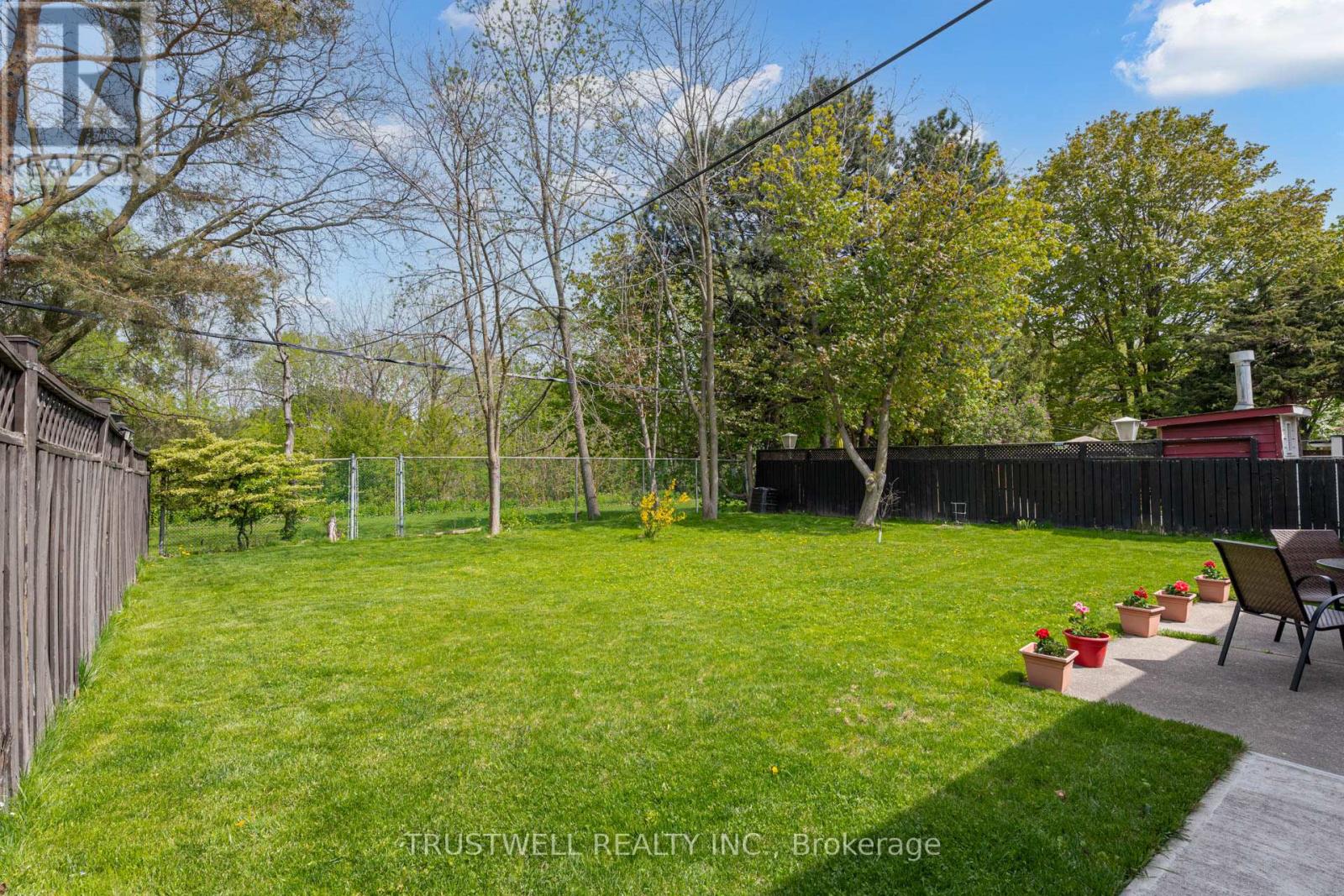 101 Wincott Drive, Toronto, Ontario  M9R 2P5 - Photo 8 - W12147553