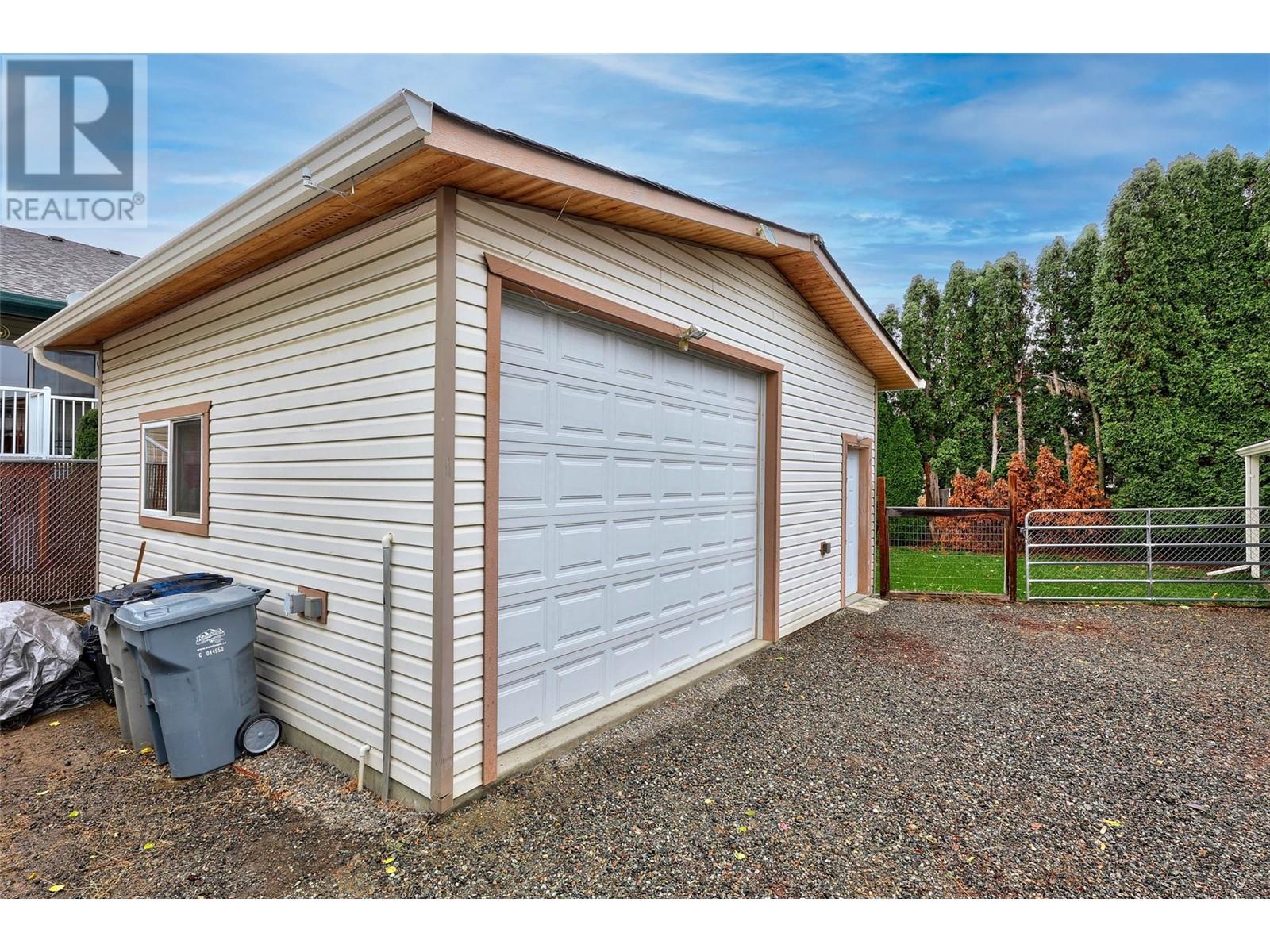 Property at 814 SERLE Road image 2