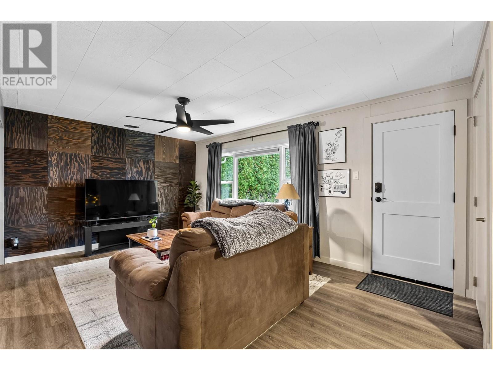 Property at 814 SERLE Road image 3