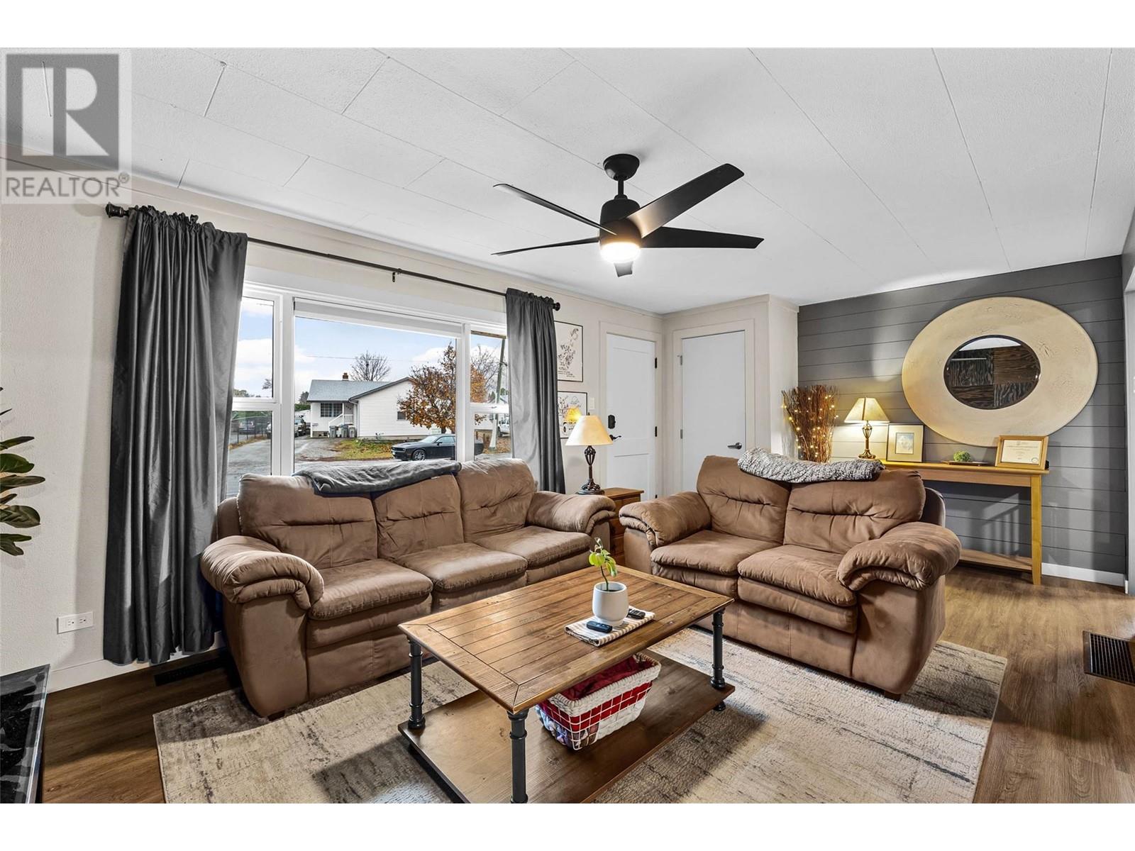 Property at 814 SERLE Road image 4