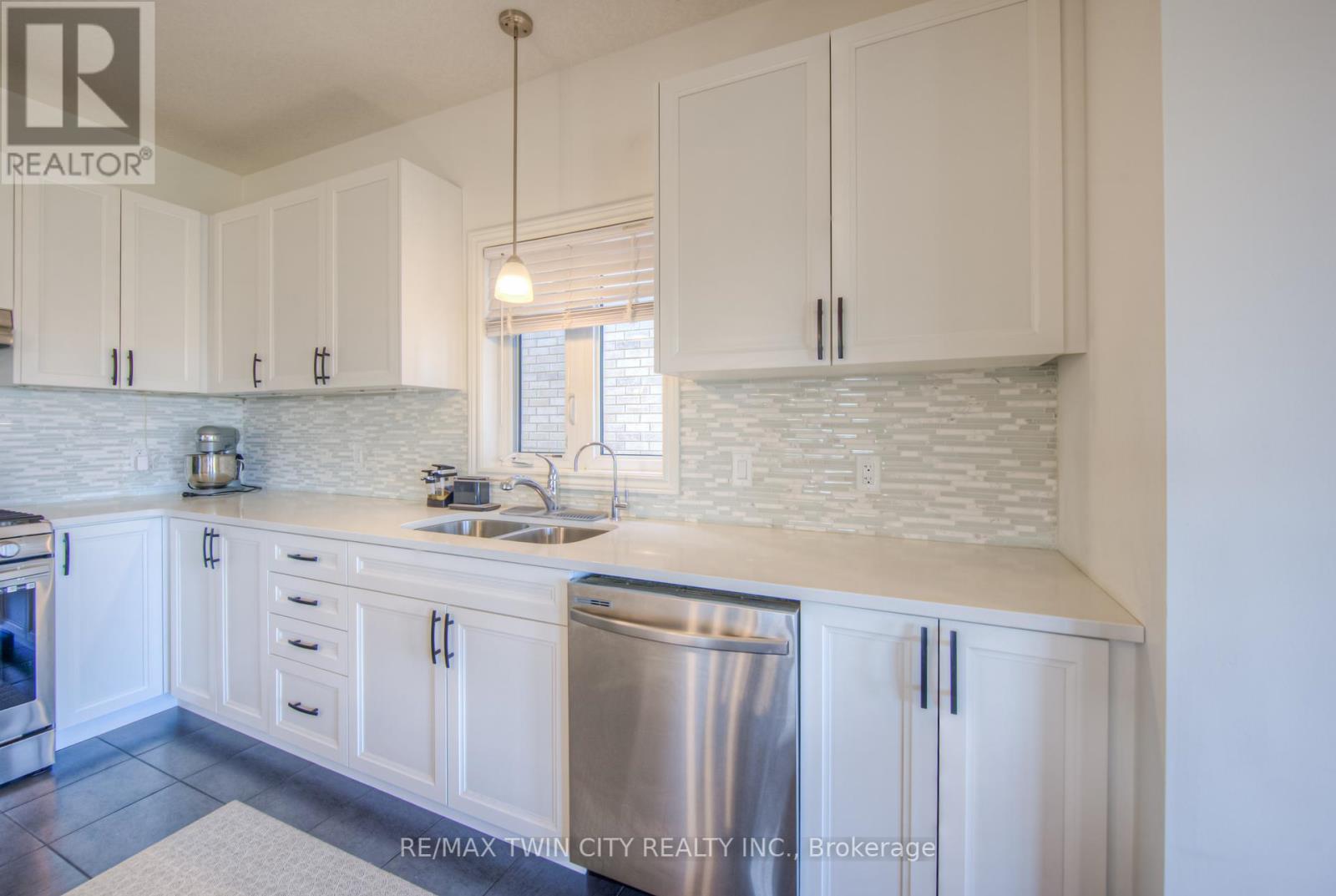 198 Savannah Ridge Drive, Brant, Ontario  N3L 0L5 - Photo 11 - X12147360