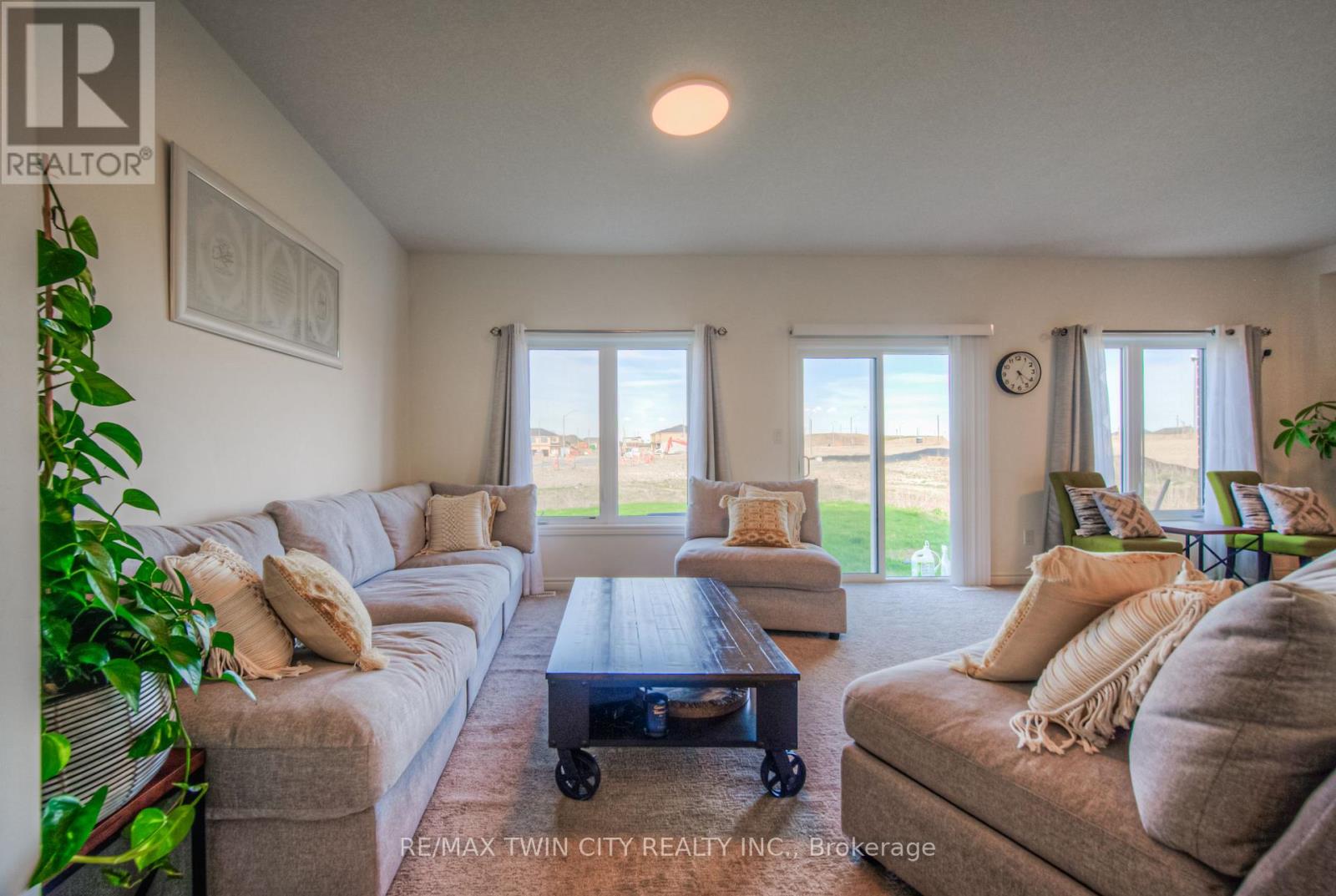 198 Savannah Ridge Drive, Brant, Ontario  N3L 0L5 - Photo 18 - X12147360