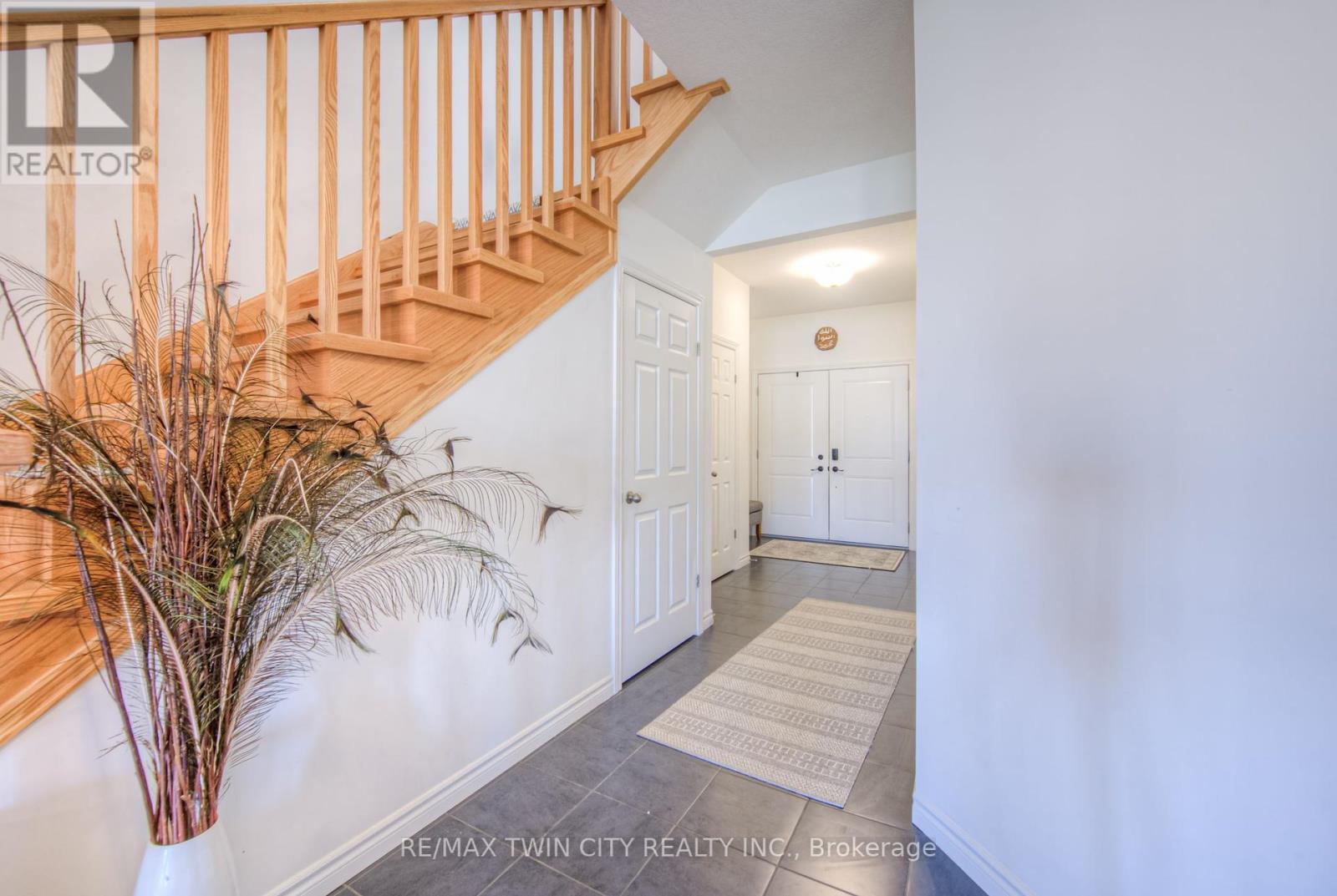 198 Savannah Ridge Drive, Brant, Ontario  N3L 0L5 - Photo 7 - X12147360