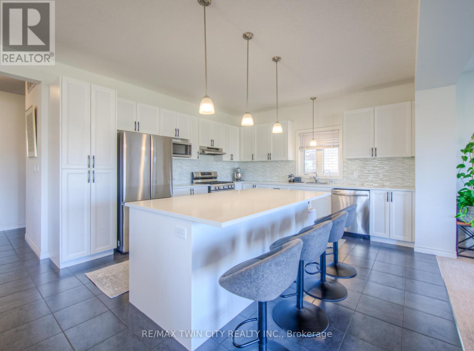 198 Savannah Ridge Drive, Brant, Ontario  N3L 0L5 - Photo 9 - X12147360
