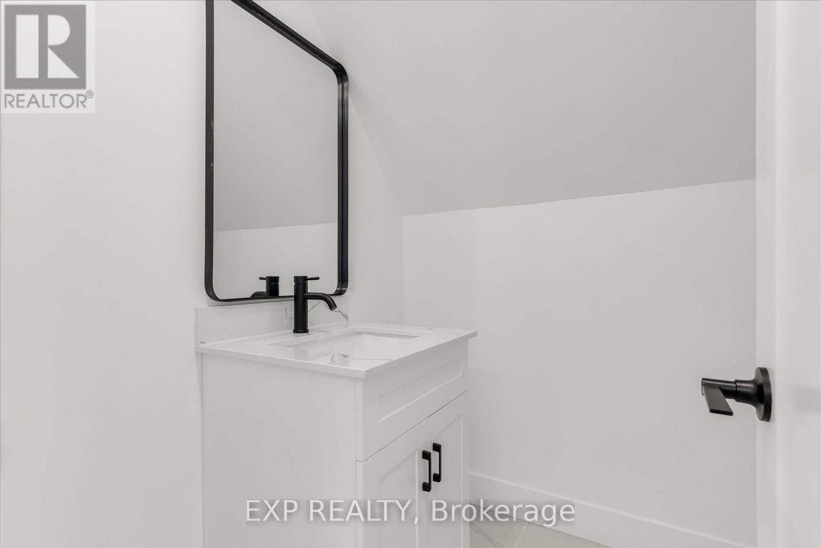 81 Armstrong Avenue, Hamilton, Ontario  L8H 1M7 - Photo 16 - X12147398