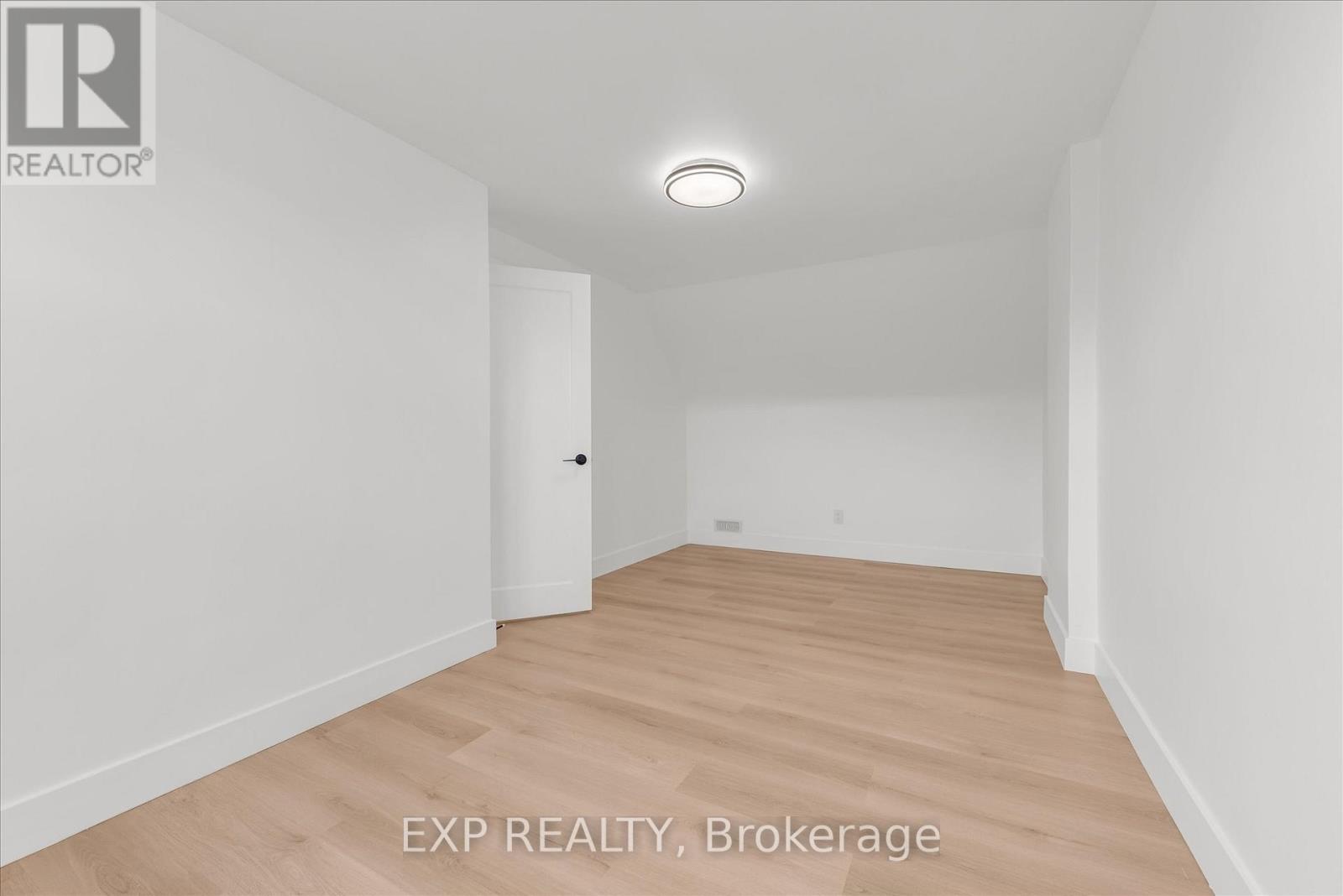 81 Armstrong Avenue, Hamilton, Ontario  L8H 1M7 - Photo 18 - X12147398