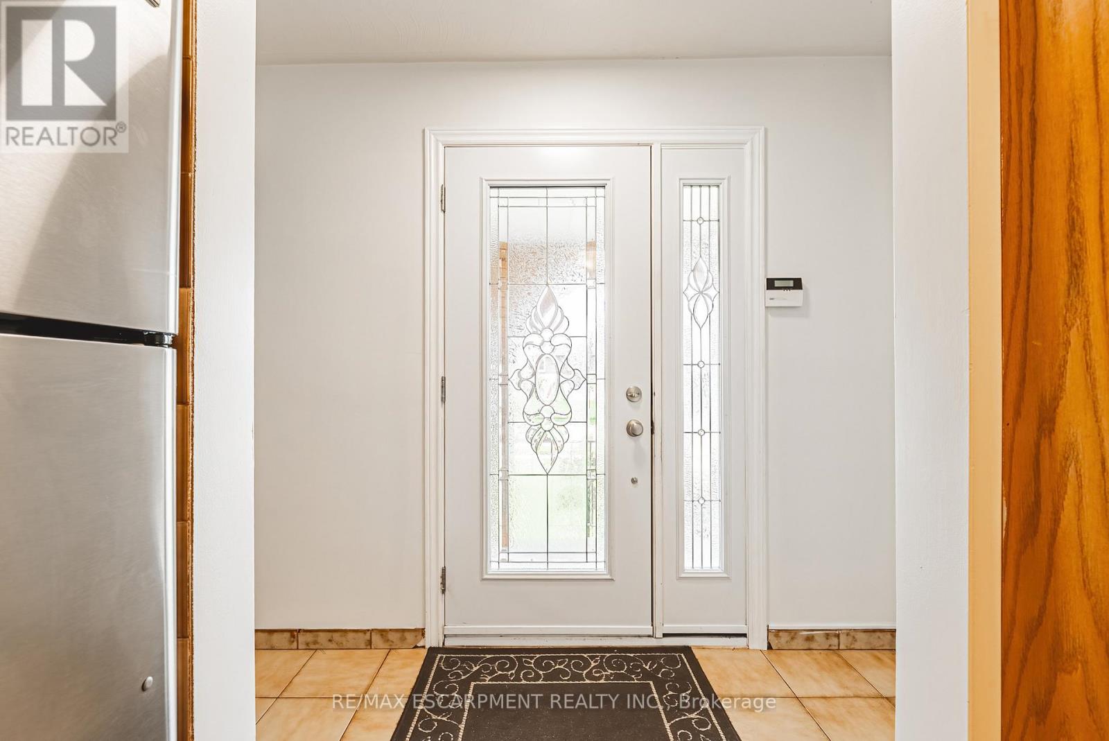 98 Deerhurst Road, Hamilton (Stoney Creek), Ontario  L8E 3G1 - Photo 5 - X12147401