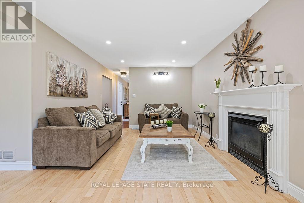 16 Linington Trail, Hamilton (Dundas), Ontario  L9H 7A3 - Photo 12 - X12147413