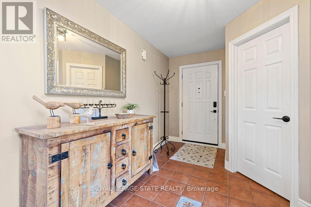 16 Linington Trail, Hamilton (Dundas), Ontario  L9H 7A3 - Photo 3 - X12147413