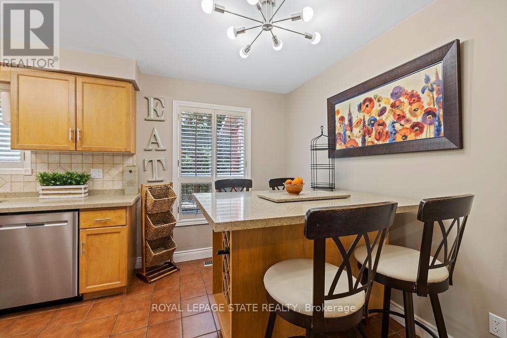 16 Linington Trail, Hamilton (Dundas), Ontario  L9H 7A3 - Photo 8 - X12147413