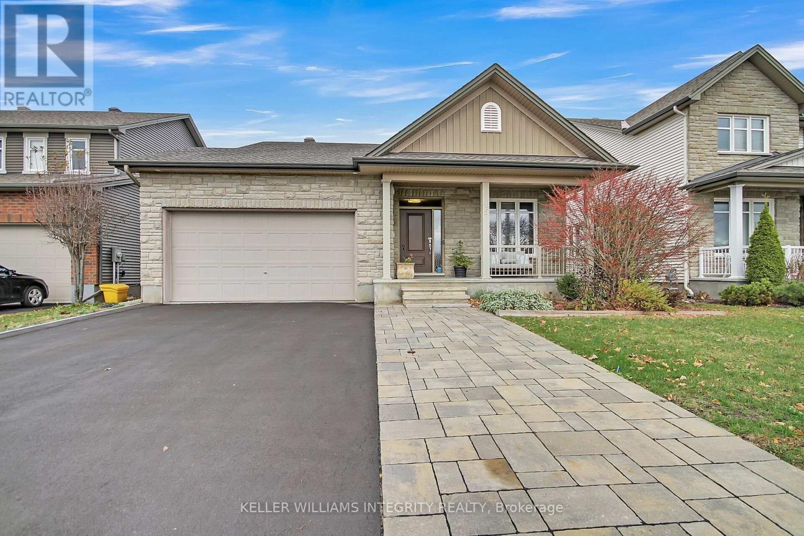 15 YORK CROSSING, russell, Ontario