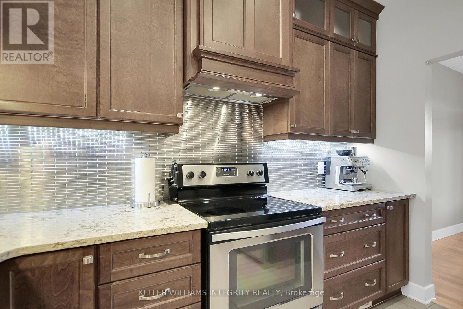 15 York Crossing, Russell, Ontario  K4R 0C4 - Photo 13 - X12147852