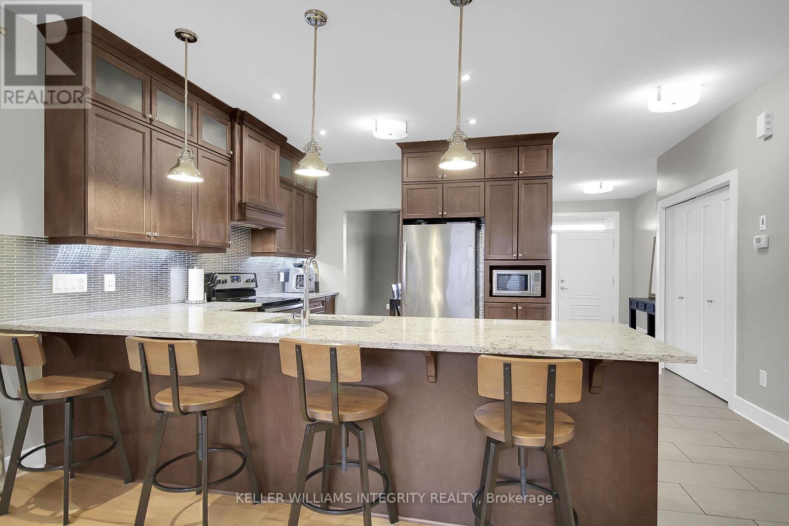 15 York Crossing, Russell, Ontario  K4R 0C4 - Photo 14 - X12147852