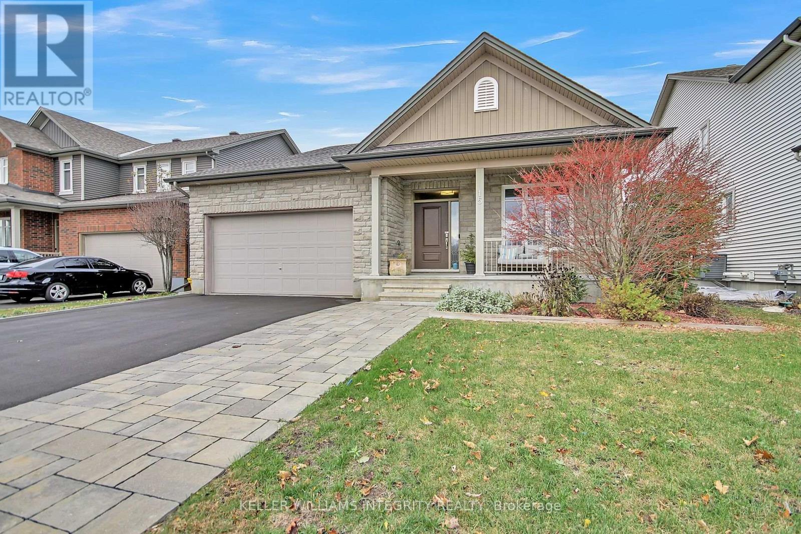 Property at 15 YORK CROSSING image 2
