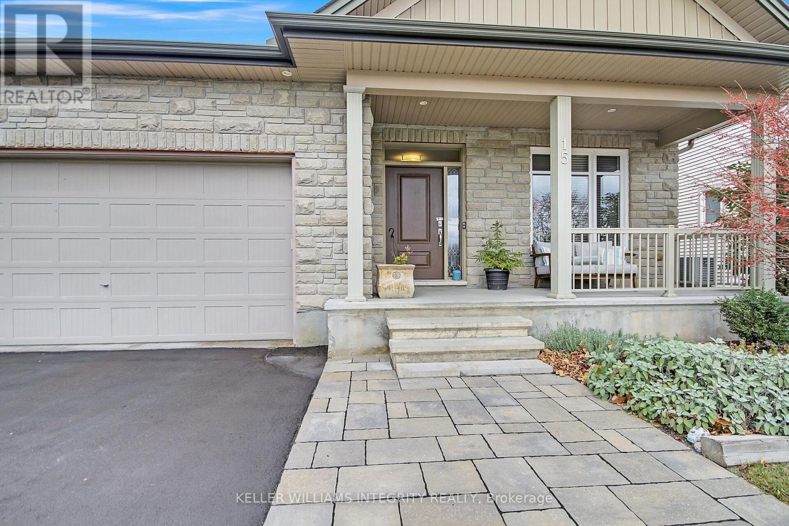 Property at 15 YORK CROSSING image 3