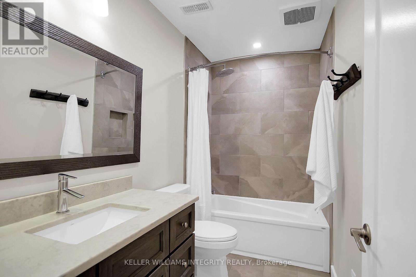 15 York Crossing, Russell, Ontario  K4R 0C4 - Photo 34 - X12147852