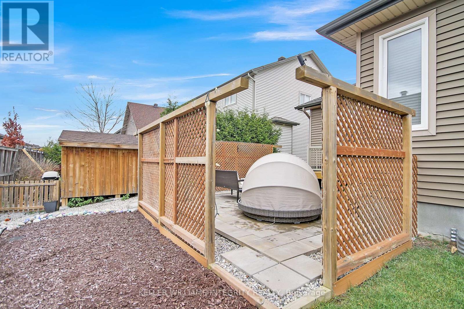 15 York Crossing, Russell, Ontario  K4R 0C4 - Photo 36 - X12147852