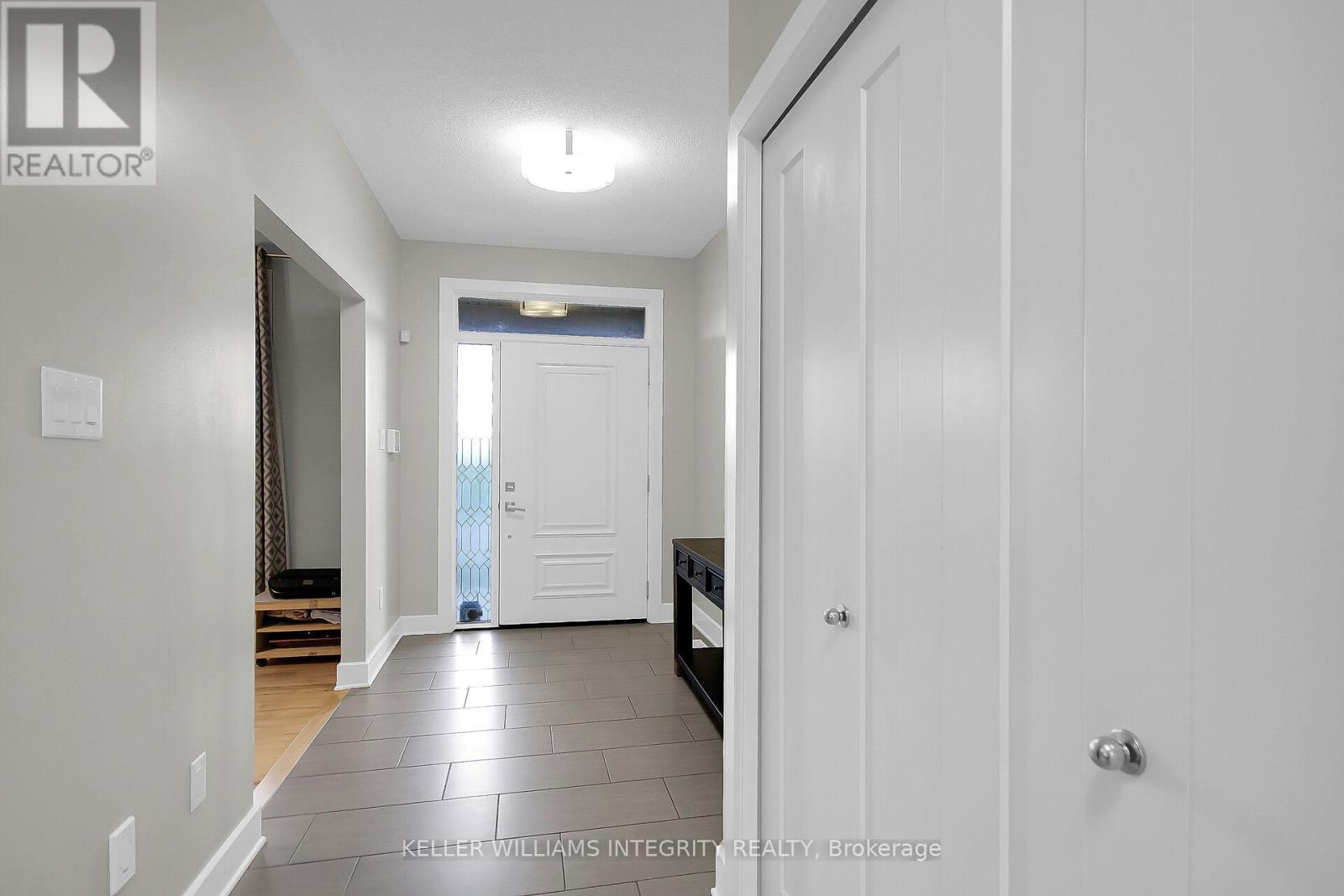 Property at 15 YORK CROSSING image 5