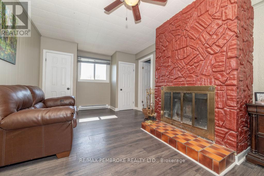 7 Violet Street, Petawawa, Ontario  K8H 2C2 - Photo 35 - X12147807