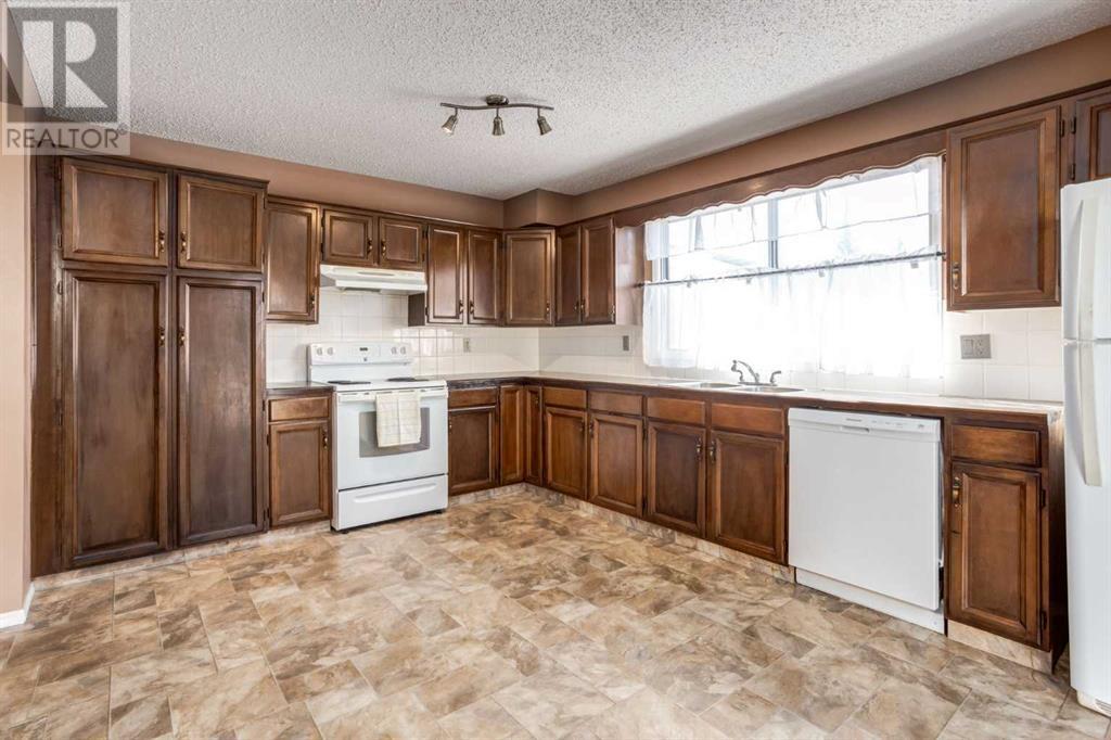 Property at 995 Berkley Drive NW image 5